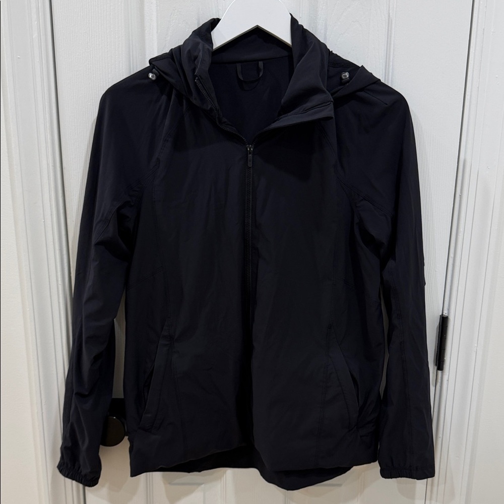 Lululemon women’s black windbreaker